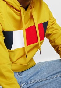 Tommy Hilfiger Felpa con cappuccio - yellow