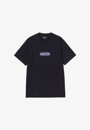 Czarna bawełniana koszulka z krótkim rękawem, z centralną grafiką w odcieniach fioletu i różu, z napisem "3 one 3" otoczonym dekoracyjnymi elementami.