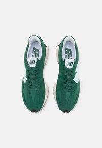 New Balance MS327 UNISEX - Sapatilhas - team forest green