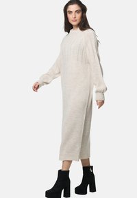 Elara Robe pull - beige