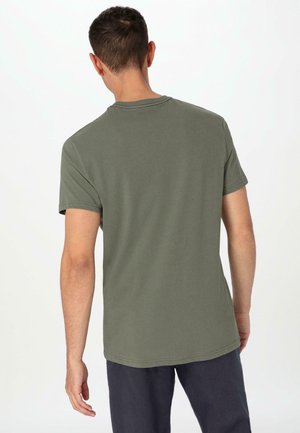 hessnatur REGULAR  - T-shirt basic - oliv