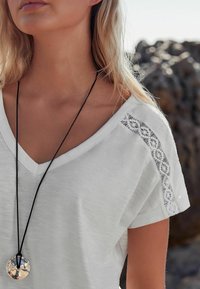 Next V-NECK BUBBLE HEM - REGULAR FIT - T-Shirt print - white