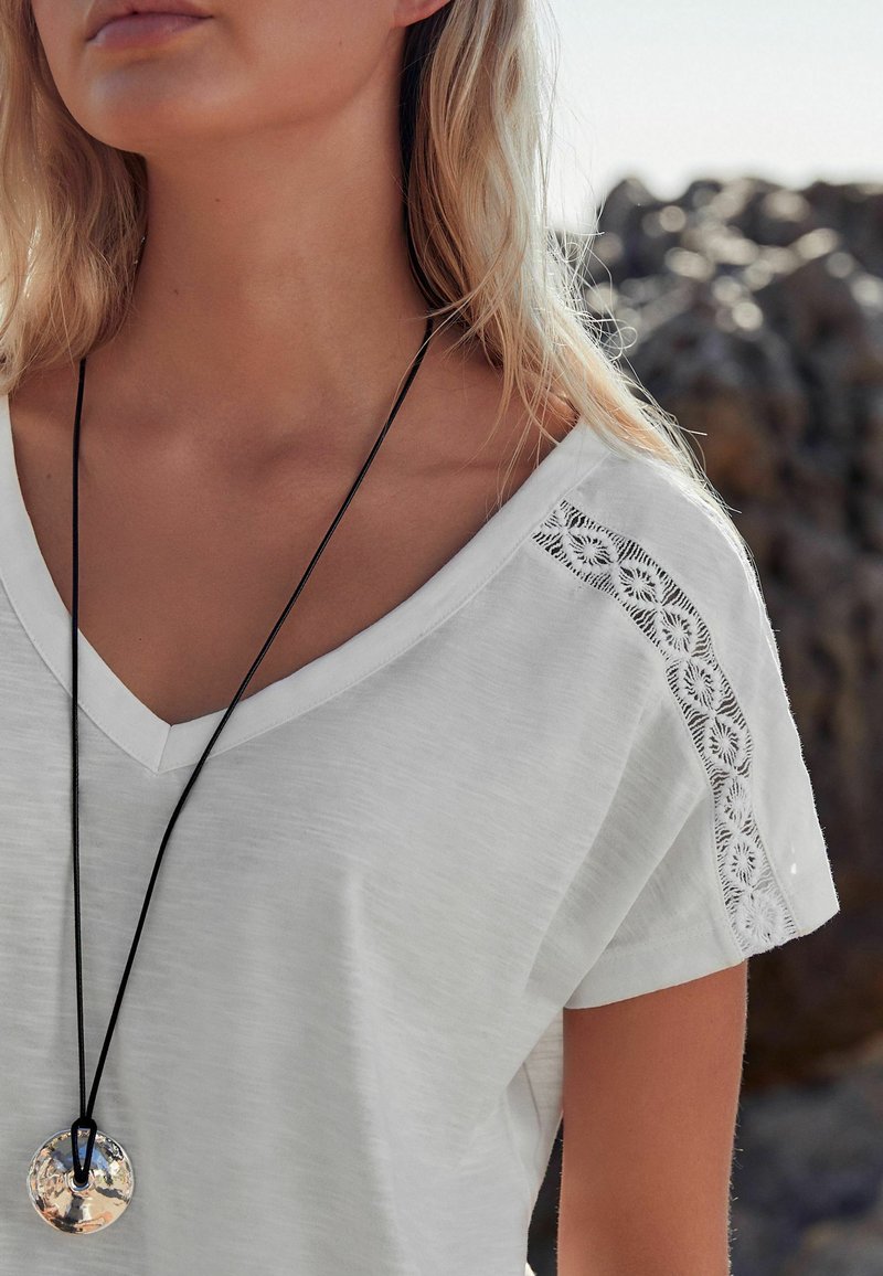 Next V-NECK BUBBLE HEM - REGULAR FIT - T-Shirt print - white
