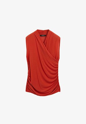 Haut orange sans manches en tissu doux, avec un design drapé à l'avant et des côtés froncés pour une texture supplémentaire.