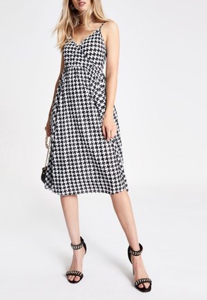 River Island Vestito di maglina - white