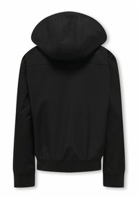 Črna jakna s kapuco, z gladko teksturo in rebrastimi manšetami na dnu in rokavih. Preprost dizajn, brez vidnih vzorcev ali kovinskih delov.