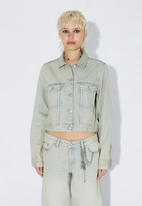 Nevybráno, stream light sand