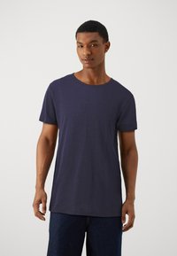 Selected Homme SLHMORGAN SS O-NECK TEE W NOOS - T-shirt básica - maritime blue