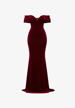 Vestido de terciopelo burdeos con silueta ajustada, escote corazón y mangas abullonadas fuera de los hombros. Textura suave y diseño hasta el suelo.