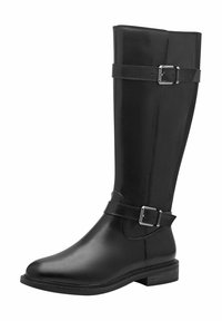 Knee-high juodi odiniai batai su lygia apdaila, reguliuojama juosta su sidabro sagtimi ir žemas sluoksniuotas kulnas.