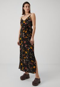 Vero Moda VMEASY SLIT MAXI V-NECK DRESS - Maksi suknelė - black/vicka