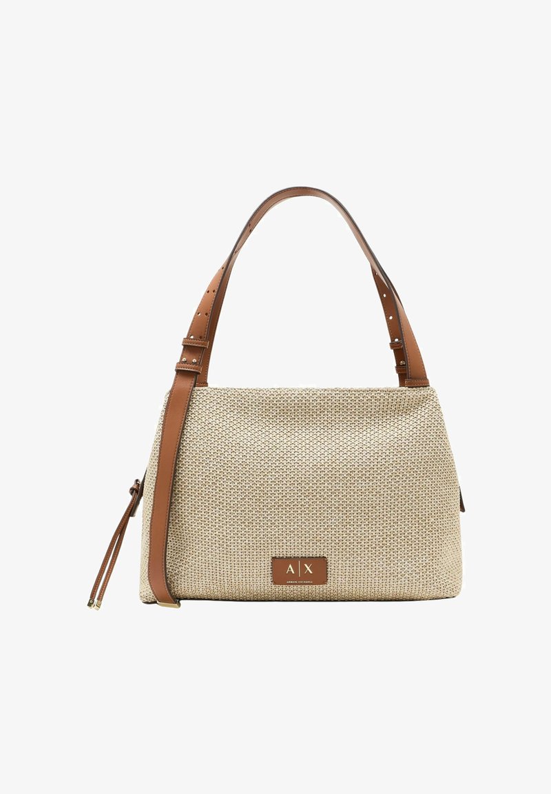 Borsa a mano intrecciata beige con manici regolabili in pelle marrone chiaro e targhetta con il logo Armani Exchange sul davanti.