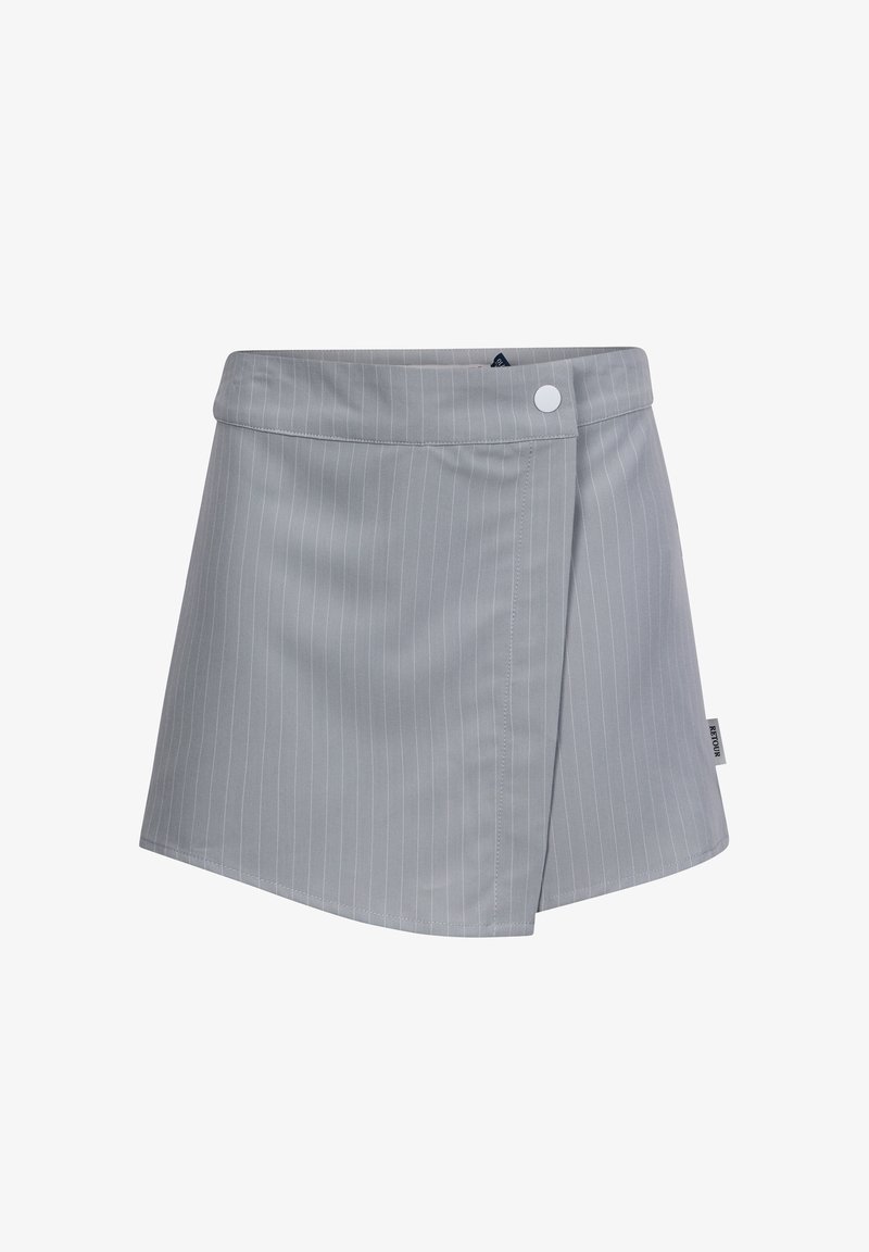 Gonna grigia a righe con design avvolgente, caratterizzata da una texture liscia, un'unica chiusura con bottone bianco e un piccolo etichetta del marchio sul lato.