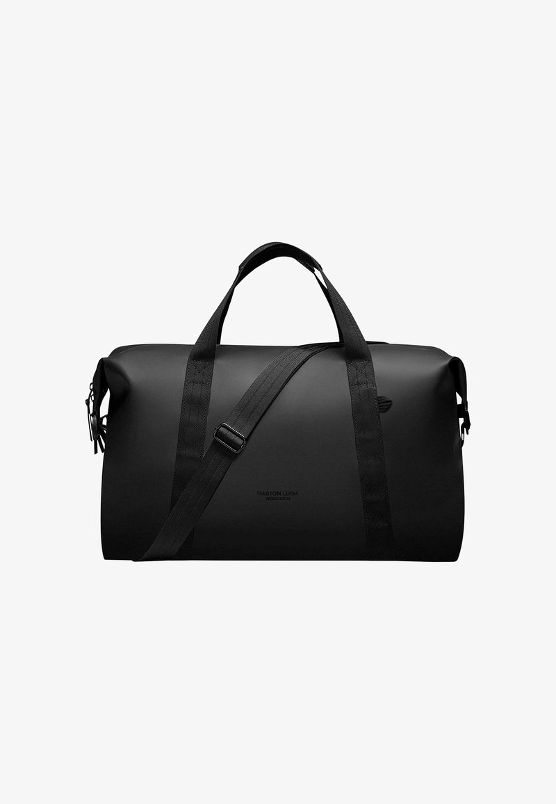 Borsa da viaggio nera in materiale resistente; dotata di doppie maniglie e una tracolla regolabile; design minimalista con dettaglio del logo.