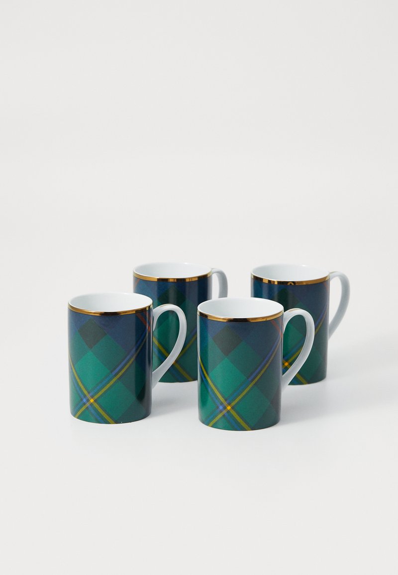 Četru keramikas krūžu komplekts, kas rotāts ar tumši zaļu un zilu tartāna rakstu, ar zeltītām akcentiem uz malas un izliekto baltu rokturīti.