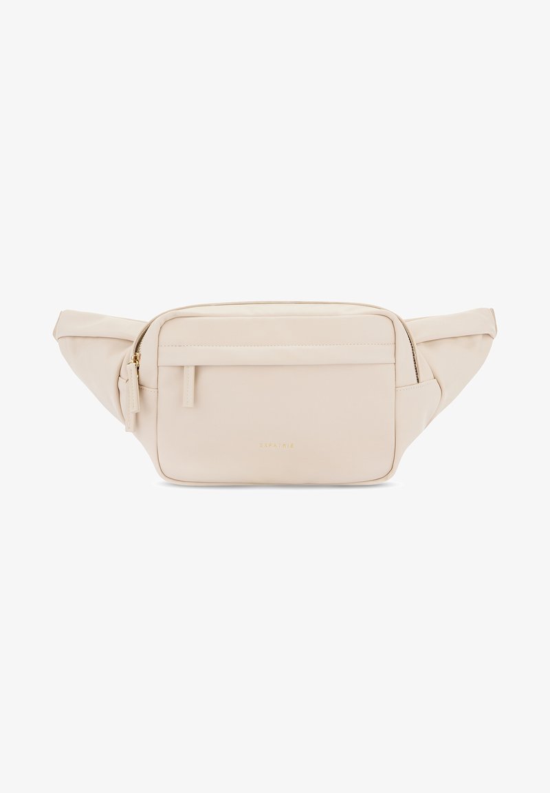 Banane en cuir beige avec poche à fermeture éclair sur le devant, détails dorés sur le zip, sangles latérales réglables et nom de marque subtilement embossé sur le panneau avant.