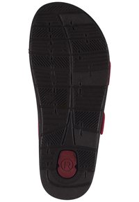 Černá gumová podrážka boty s texturovaným povrchem. Obsahuje gripové vzory a malý detail v podobě červeného loga. Velikost označena jako 37.