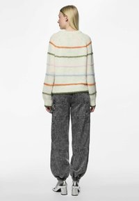 Pieces PCNELIA LS O-NECK BC - Camisola - birch