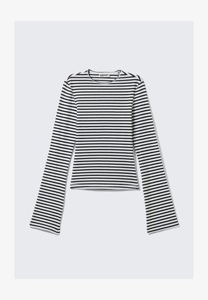 Fekete-fehér csíkozású, hosszú ujjú póló, kerek nyakkivágással és testhezálló fazonnal. Puha anyag, sima textúrával.