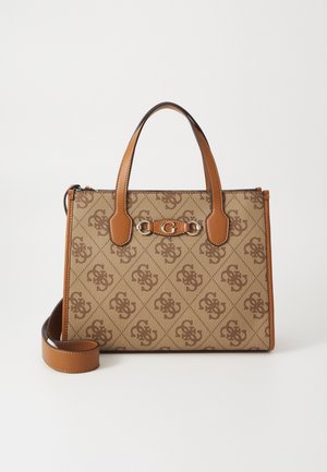 Beige en bruine designerhandtas met monogrammotief, lichtbruine leren handvatten en goudkleurige metalen details met een "G" embleem.