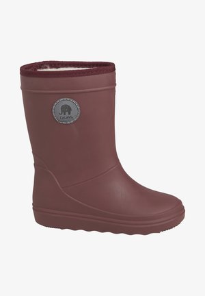 Botte de pluie en caoutchouc bordeaux avec un patch logo gris rond et texturé. Elle dispose d'un haut renforcé et d'une semelle à motif ondulé pour une meilleure traction.