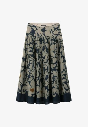 Mehrlagiger Midirock mit beigem Grundton, dunkelblauem abstraktem Blumenmuster und marineblauem Saum, mit gerafften Abschnitten und einem taillierten Bund.