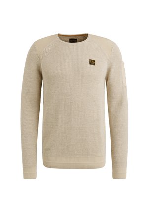 Suéter beige claro hecho de tela de punto texturizada, con cuello redondo, mangas largas y un pequeño parche de logo en el pecho.