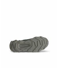 Suola di una scarpa ECCO grigia con scanalature profonde e angolari progettate per trazione e durata.
