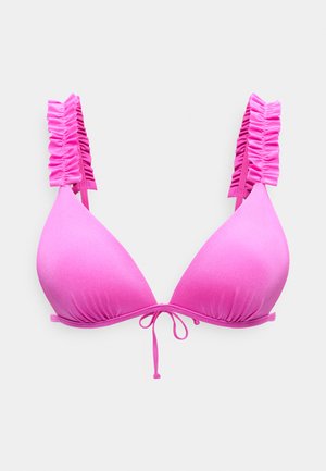 Top bikini rosa acceso con spalline arricciate e un piccolo nodo frontale su uno sfondo chiaro uniforme.
