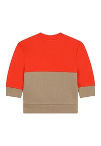 Felpa a color block con parte superiore arancione e parte inferiore beige. Collo e polsini a coste, realizzata in tessuto morbido.