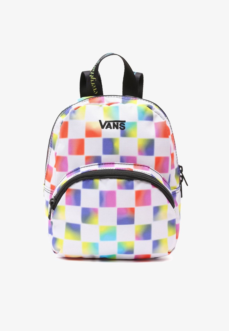 Monivärinen ruutulaukku valkoisella taustalla, jossa on musta logo, etupussukka vetoketjulla ja kaksinkertaiset olkahihnat.