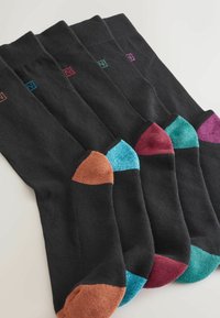 Mustat sukat, joissa on värikkäitä yksityiskohtia varpaissa ruskeana, sinisenä, punaisena ja tealina. Valmistettu sileästä, joustavasta kankaasta.