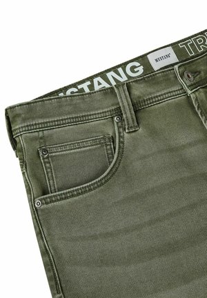 Mustang, CHICAGO - Jeans Shorts - ivy green (1017868-6421)