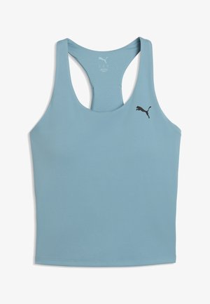 Lyseblå ærmeløs sportstank med racerback, med lille sort Puma-logo foran på højre side af brystet.