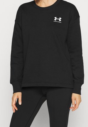 Sweatshirt noir en tissu doux, avec un col rond, des poignets côtelés et un petit logo Under Armour blanc sur la poitrine.
