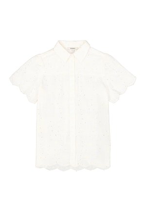 Blusa blanca de manga corta con dobladillo en forma de ondas, patrón floral bordado y cierre de botones en la parte delantera. Tejido ligero y texturizado con sutiles adornos.