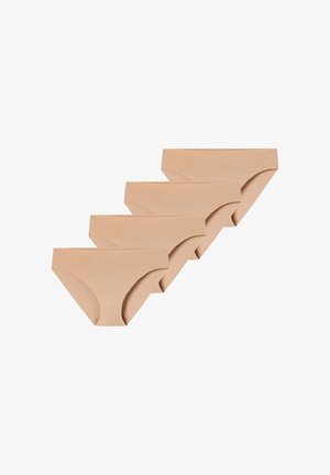 Quatre paires de lingerie beige seamless pour femmes, coupe bikini, empilées en diagonale sur un fond blanc.