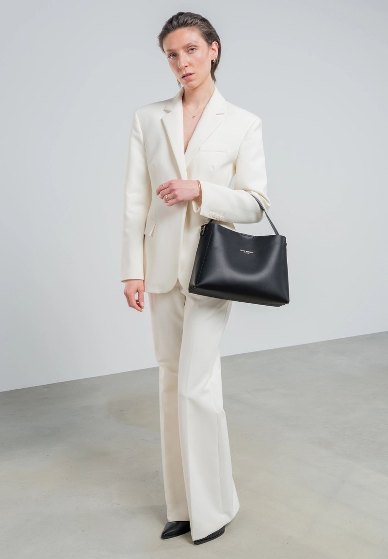 Isabel Bernard Montmartre Beatrice Handtasche schwarz Zalando