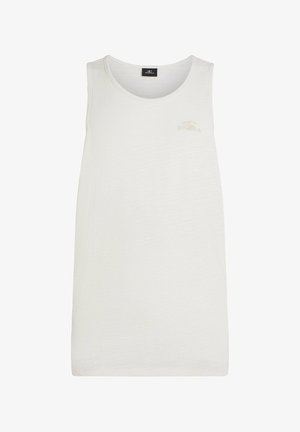 Witte tanktop van lichte stof. Beschikt over een ronde halslijn en een klein, reliëflogo op de borst. Eenvoudig, effen ontwerp.