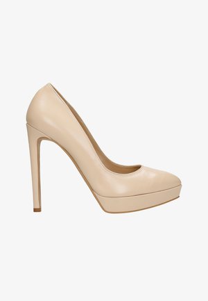 Escarpins en cuir beige à talons hauts avec bout arrondi, semelle plateforme et talon aiguille. Finition lisse avec des détails de couture le long des bords.