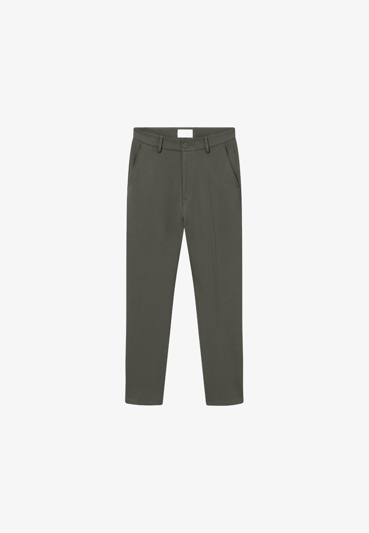 Pantaloni slim-fit de culoare verde măslin, confecționați dintr-un material ușor. Au buzunare laterale și închidere cu un singur buton.