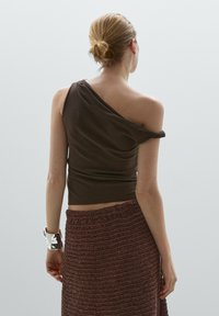 Massimo Dutti DRAPED WITH KNOT DETAIL - Top - dark brown