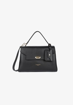Sac à main en cuir noir avec une forme structurée, quincaillerie dorée, fermeture à rabat et étiquette amovible. Il dispose d'une poignée supérieure et d'une bandoulière réglable.