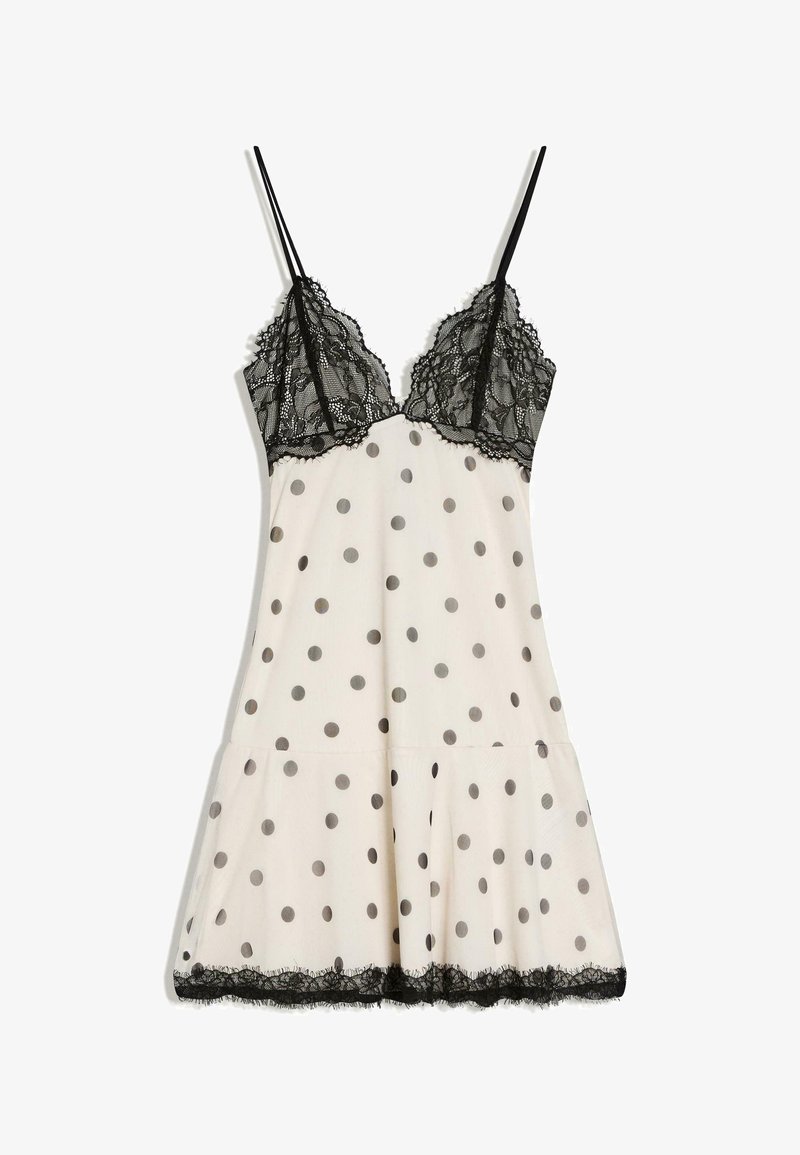 Biele šaty na ramienka s čiernymi bodkami, čiernymi čipkovanými košíkmi, tenkými ramienkami a čiernym čipkovaným lemom na spodnom okraji.