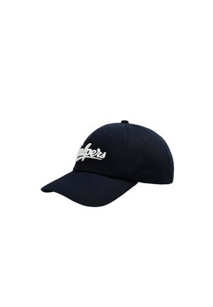 Gorra de béisbol azul marino de algodón, con un logotipo bordado en blanco en la parte delantera, visera curva y agujeros de ventilación cosidos.