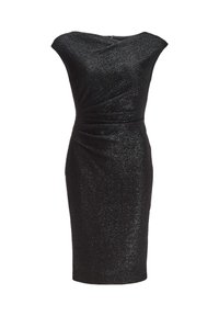 Robe noire en tissu texturé avec une silhouette ajustée, des drapés au niveau du corsage et des manches courtes. Longueur mi-mollet.