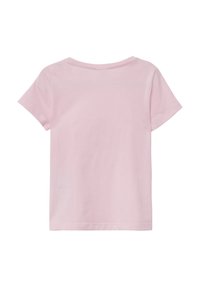 Helles rosa T-Shirt mit kurzen Ärmeln, rundem Ausschnitt und weicher Baumwolltextur. Schlichtes Design, die Rückansicht zeigt keine sichtbaren Nähte oder Muster.