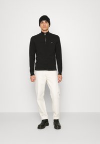 Farah LOUDER 1/4 ZIP - Camisola - black