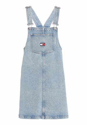Robe salopette en jean bleu clair avec bretelles réglables et poche avant étiquetée « Tommy Jeans ».