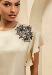 Lipsy REGULAR FIT  - Palaidinė - cream